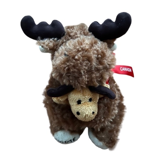 Creature Comforts Toys Moose & Baby Hugs from Canada Souvenir Stuffed Animal - Picture 10 of 10